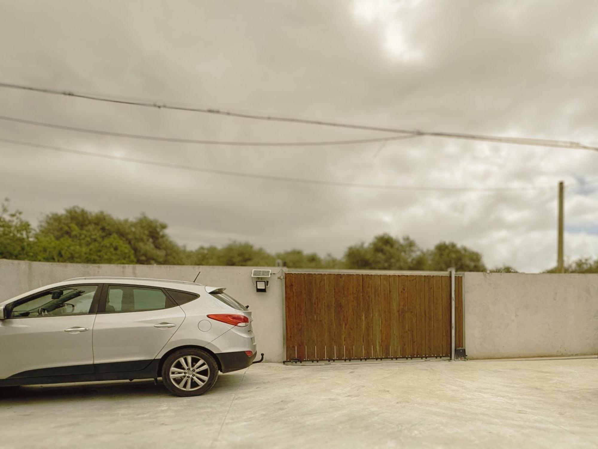 Algherolux -Free Secure Gated Parking For Cars And Motorbikes Exteriör bild